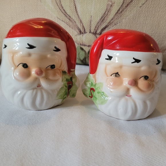 Vintage Santa Claus Salt and Pepper Shakers - Picture 2 of 7